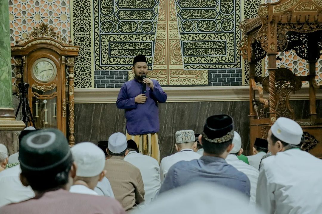 Gus Yani Tarawih Bareng Masyarakat Indro dan Mengajak Tingkatkan Kadar Kualitas Iman di Bulan Suci Ramadhan