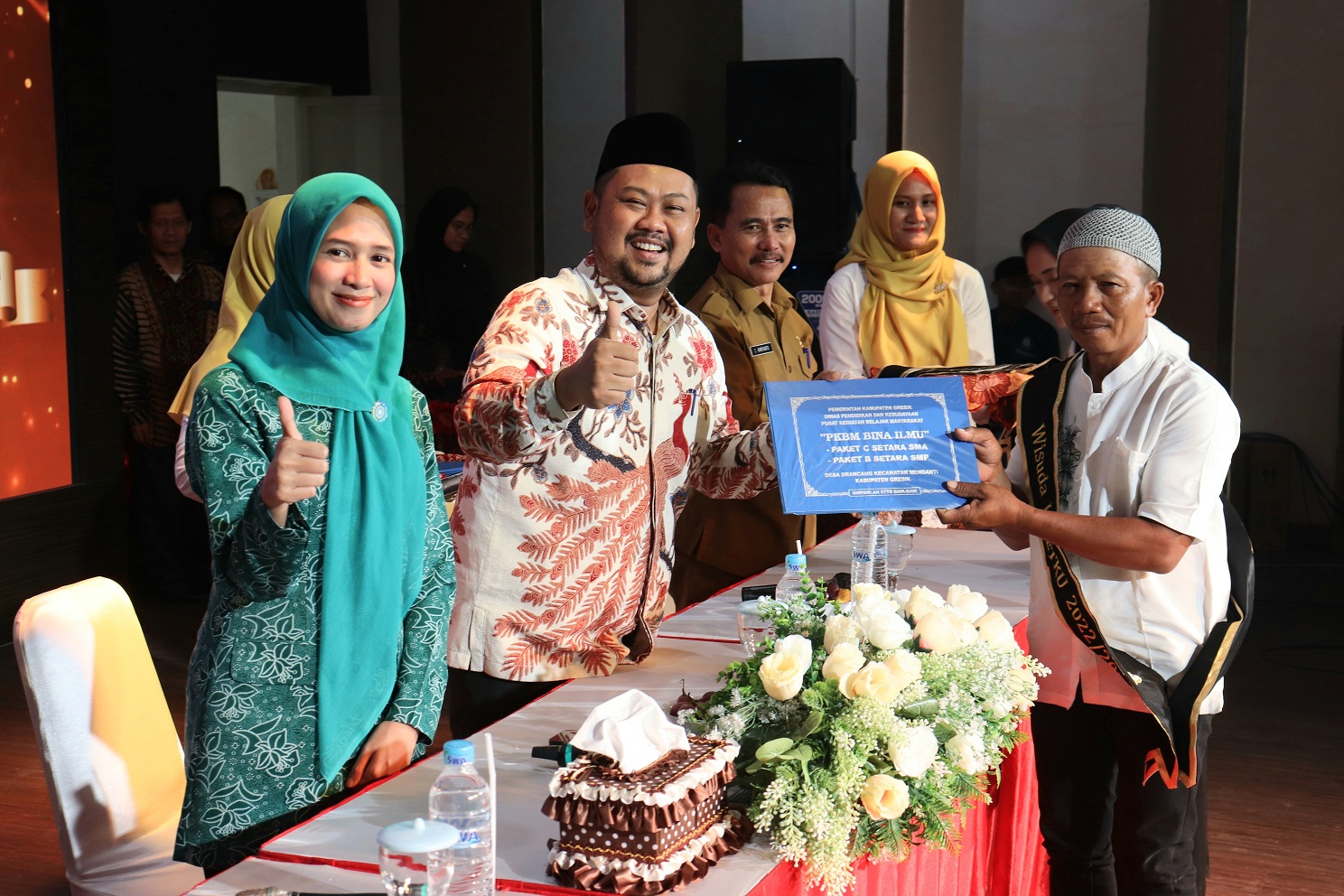 74 Lulusan Program Jaketku Diwisuda, Bupati Gresik : Perangi Gresik Bebas Dari Anak Putus Sekolah