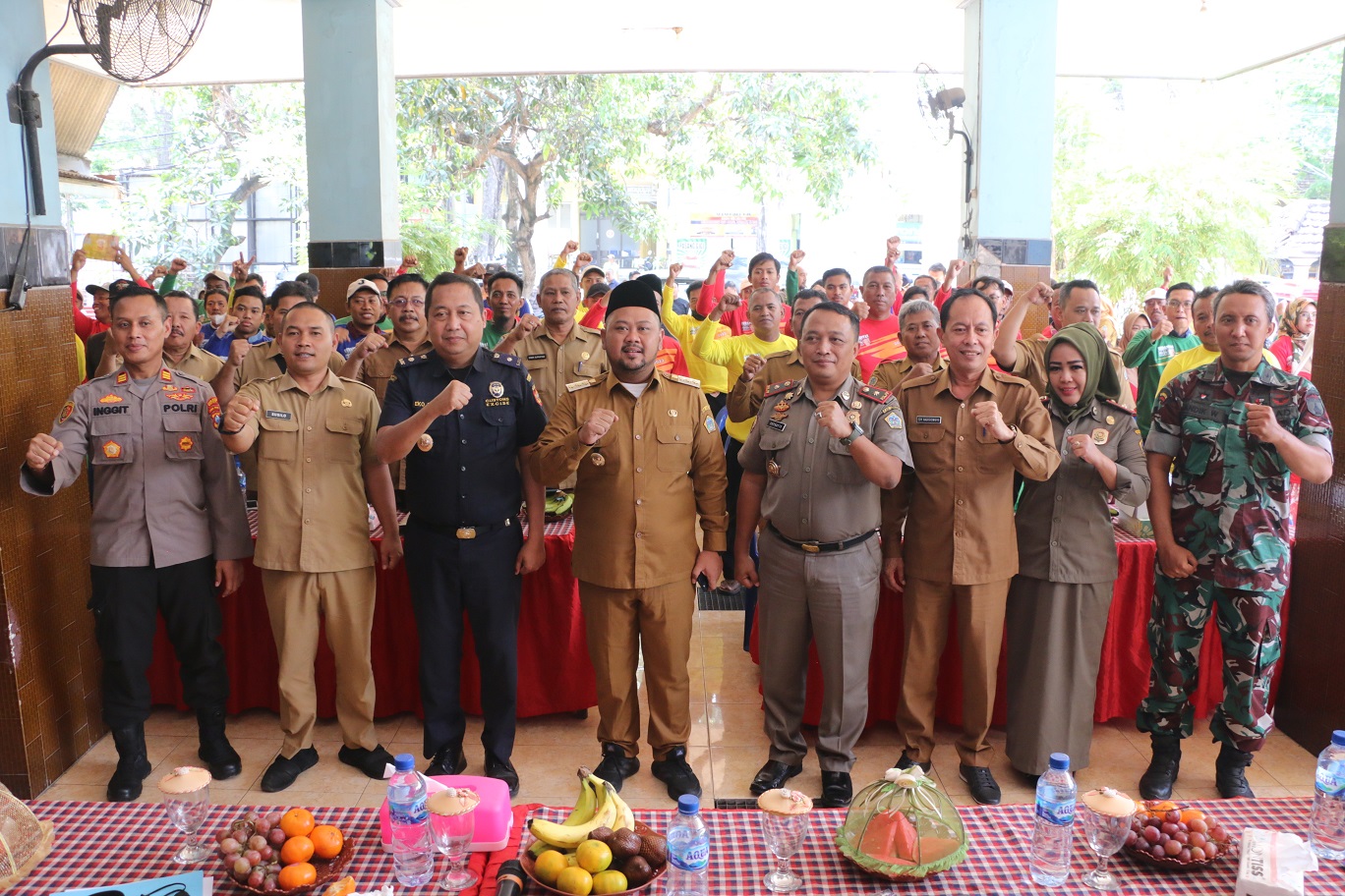 Kunjungi Desa Laban, Gus Yani Ajak Berantas Rokok Ilegal Sekaligus Sampaikan Program Strategis Pemkab Terkait Infrastruktur