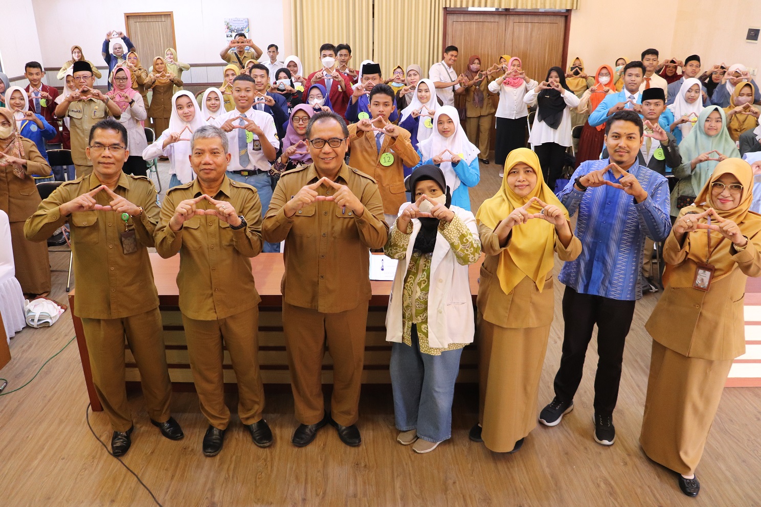 Buka Lomba Kader Kesehatan Remaja Tingkat SMA/MA Sekda Gresik Achmad Washil Ajak Pelajar Terapkan PHBS