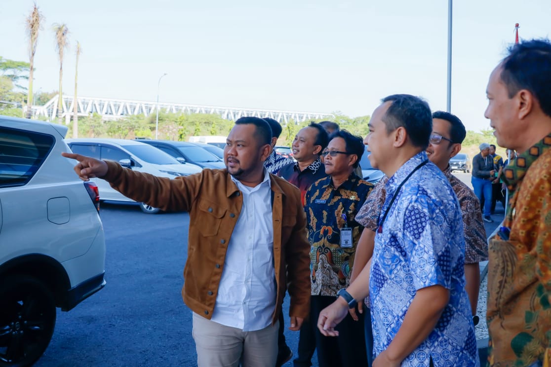 Kunjungi JIIPE, Bupati Gresik Gus Yani Dorong Pelaku Usaha di Kawasan KEK Beri Kontribusi Kongkrit PAD