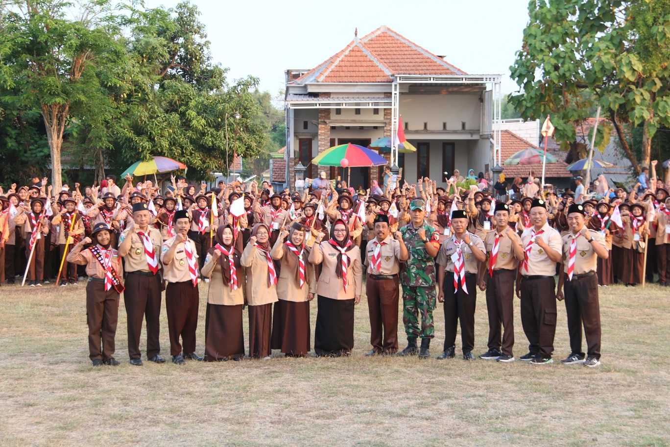 Buka Perkemahan Kwartir Ranting Panceng Dan Driyorejo, Wabup Gresik Bu Min Ajak Pramuka Cintai Dan Hijaukan Lingkungan