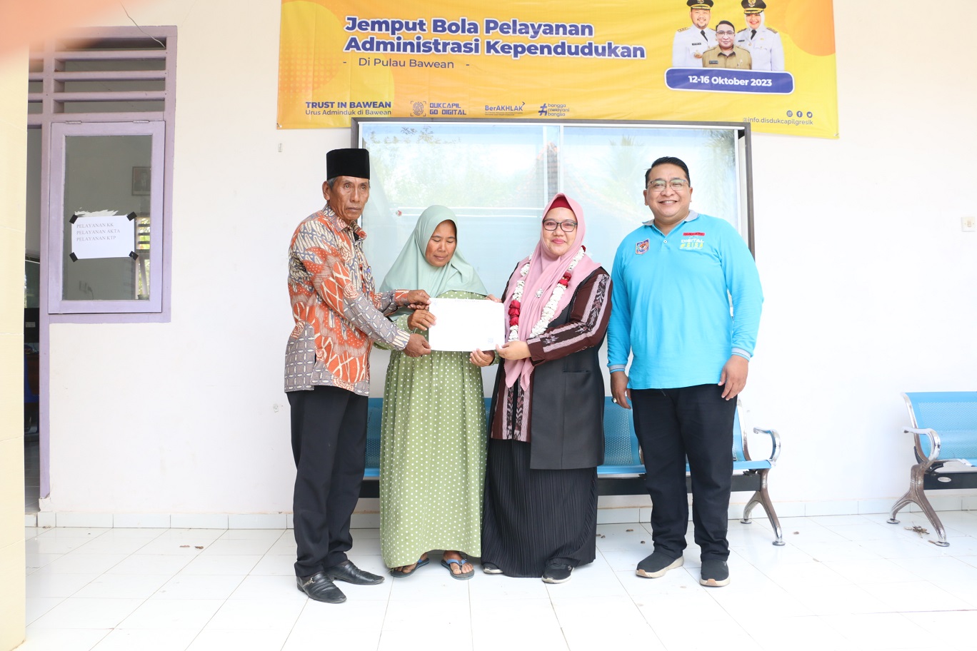 Gresik Satu Data, Dispendukcapil Kabupaten Gresik Jemput Bola Layanan Adminduk Hingga Ke Pulau Bawean