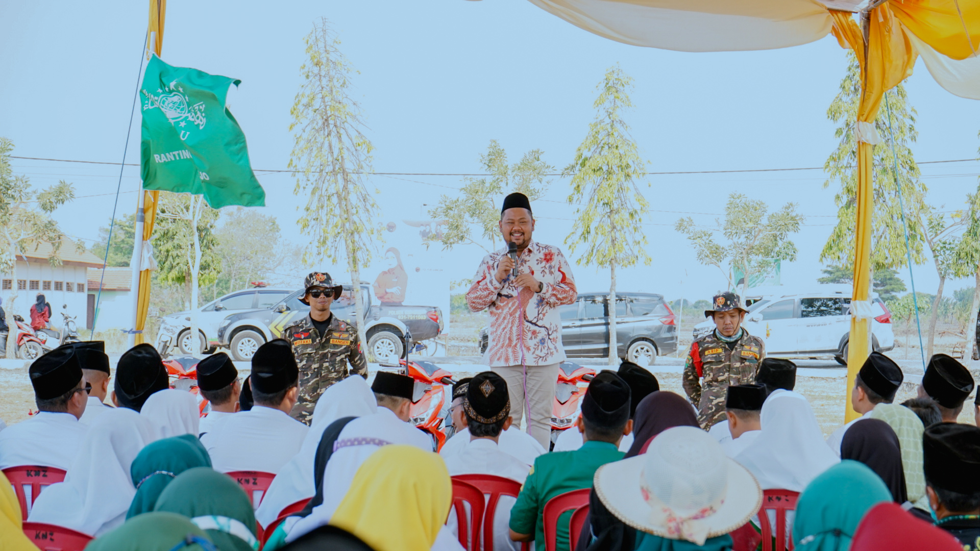 Dibuka Bupati Fandi Akhmad Yani, Kirab Santri Wilayah Kedamean Diikuti Ratusan Peserta