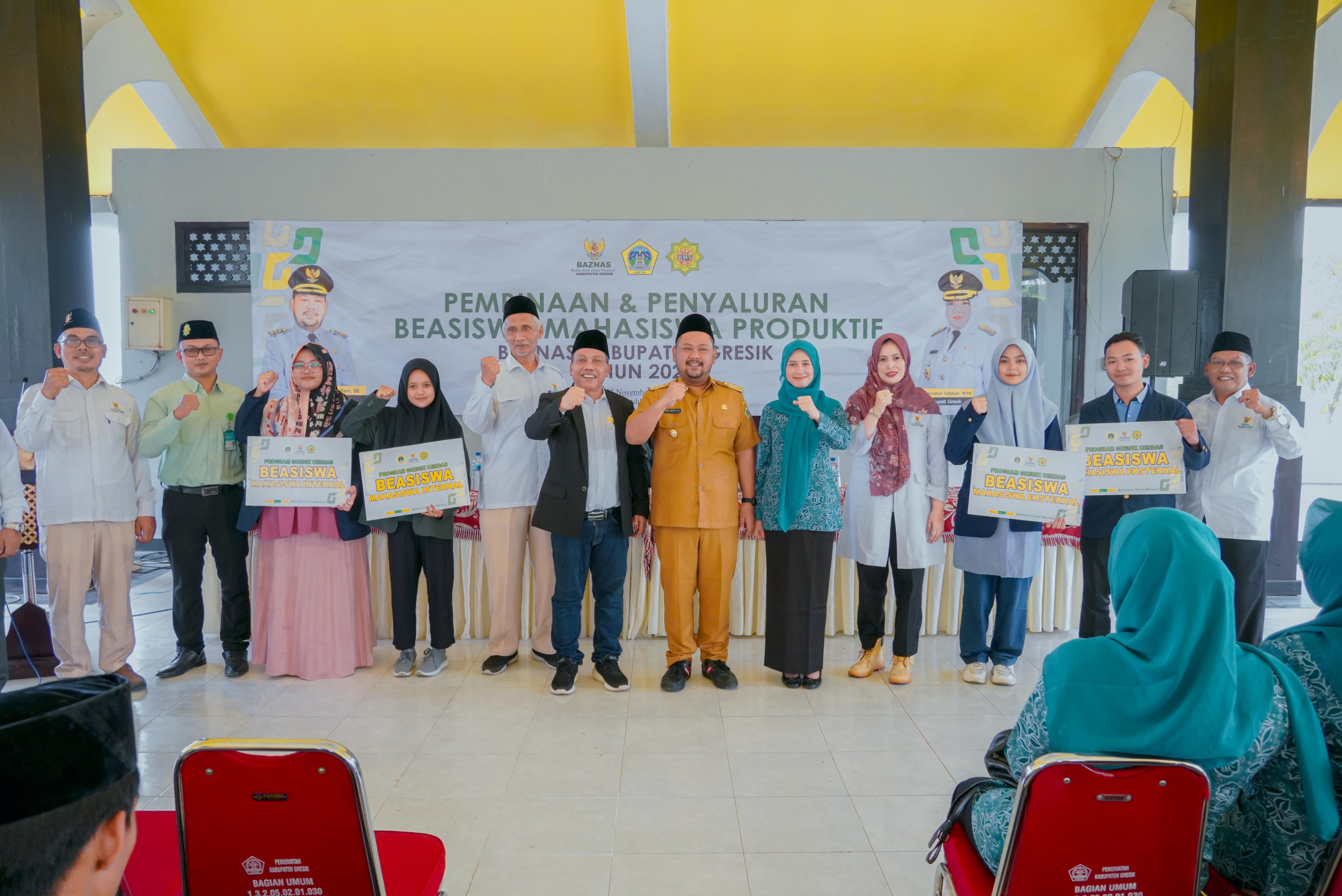 Sambut Generasi Emas 2045, Baznas Gresik Salurkan Ratusan Juta Rupiah Untuk Beasiswa Mahasiswa Produktif