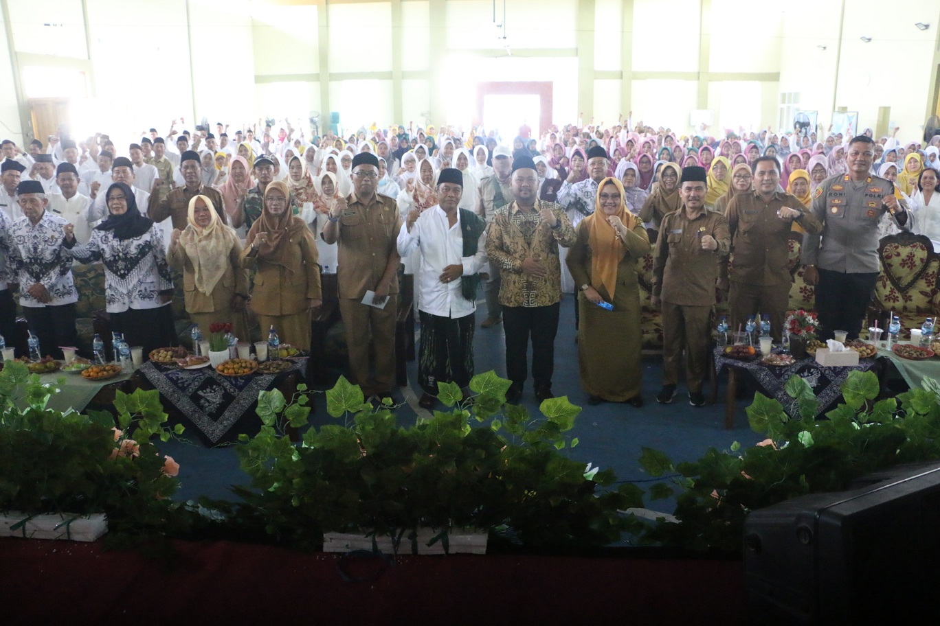 Bersama Wabup, Bupati Fandi Akhmad Yani Halal Bihalal Dengan Ratusan Guru Dan Kepala Sekolah