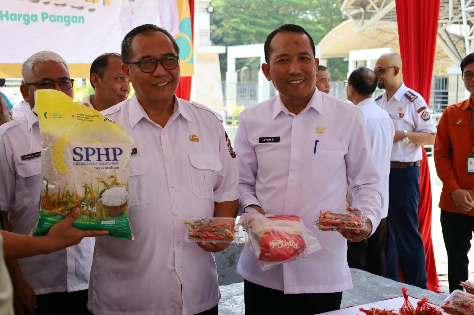 Dinas Pertanian Gresik Gelar Gerakan Pangan Murah di GOR WEP, Warga Berburu Sembako Murah